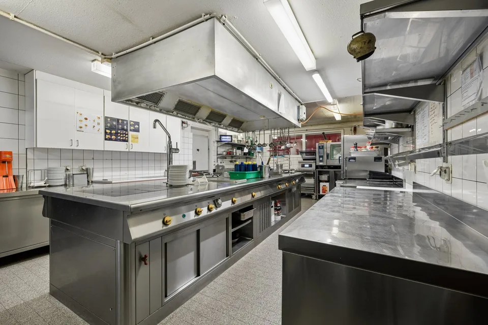 Traditional gastronomy property with living space and great potential – photo 12 of 19