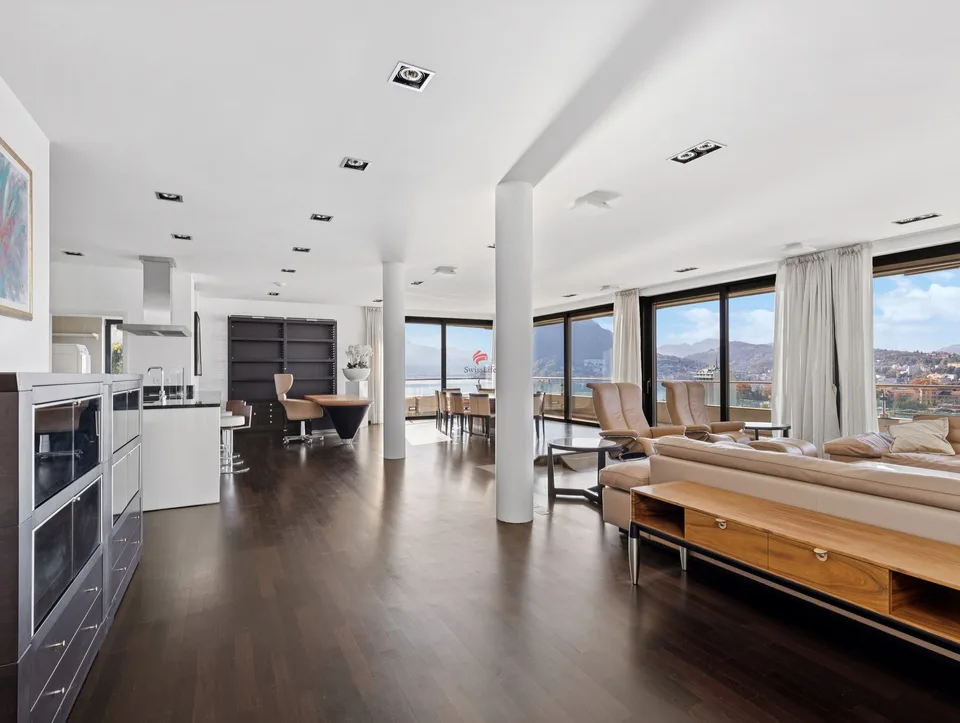 Ikonisches Penthouse mit Dachterrasse und Seeblick