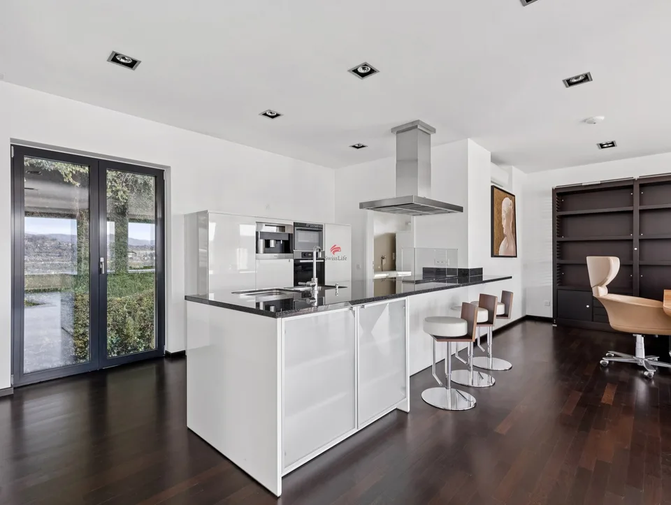 Ikonisches Penthouse mit Dachterrasse und Seeblick