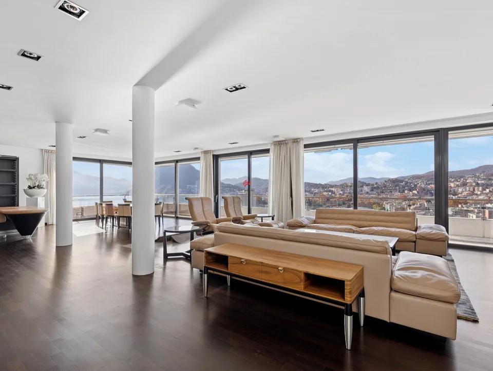 Ikonisches Penthouse mit Dachterrasse und Seeblick