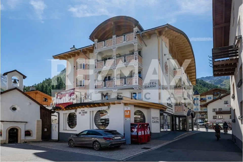 Proprietà Commerciale di Alto Livello a Samnaun: Hotel Garni 4 Stelle e Negozio Libero da Tasse