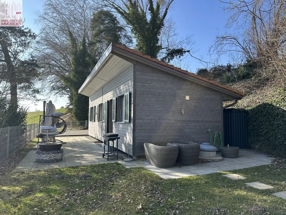 Habitation de 2 pièces entièrement rénovée sur un terrain de 1'287 m2