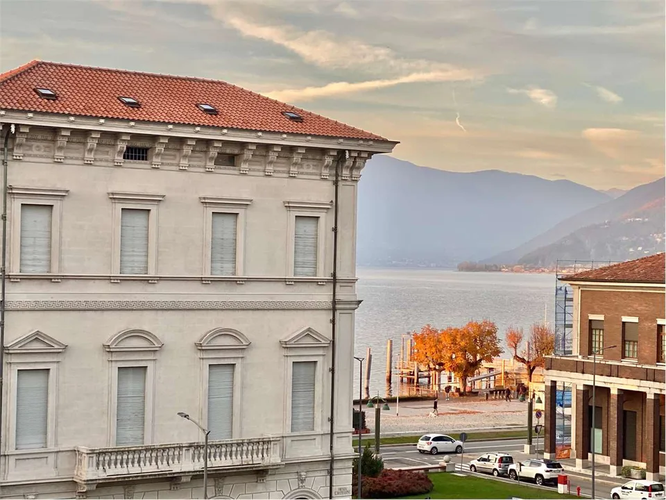 Geräumige Wohnung in einem historischen Gebäude im Zentrum von Luino – Foto 13 von 13