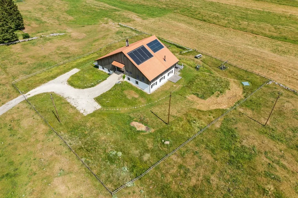 Sublime ferme entièrement rénovée composée de 2 appartements