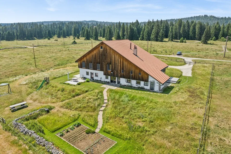 Sublime ferme entièrement rénovée composée de 2 appartements