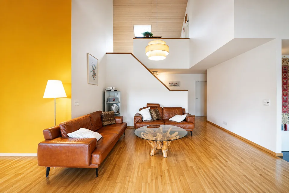 Spaziosa maisonette di 5,5 locali sotto 1 milione di CHF in un ambiente naturale