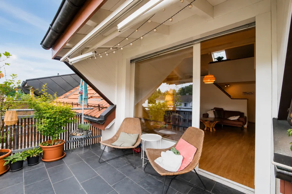 Spaziosa maisonette di 5,5 locali sotto 1 milione di CHF in un ambiente naturale