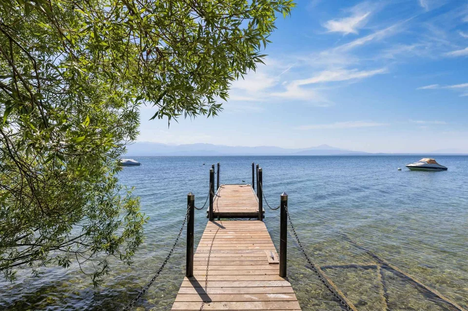 Tenuta d'eccezione in prima fila del lago