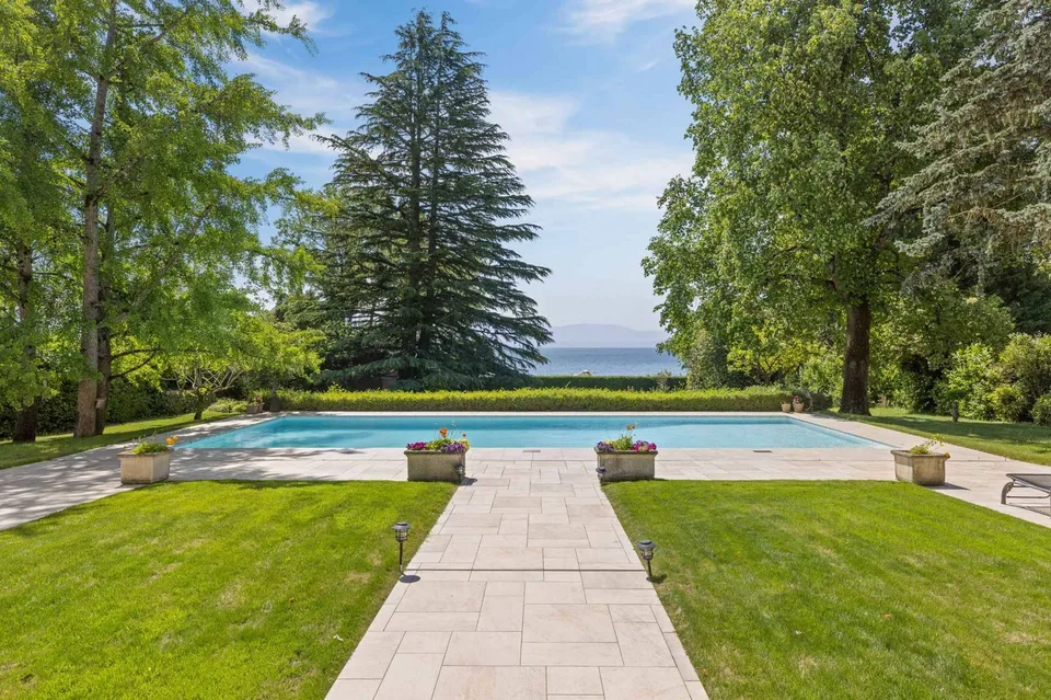 Domaine d'exception en première ligne du lac