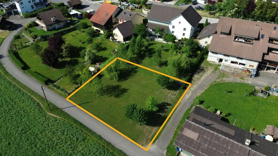763 M² BAULAND - RUHIG, SONNIG UND PRIVAT