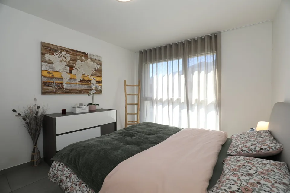 Modernes Appartement im letzten Stock mit offener Aussicht – Foto 11 von 23
