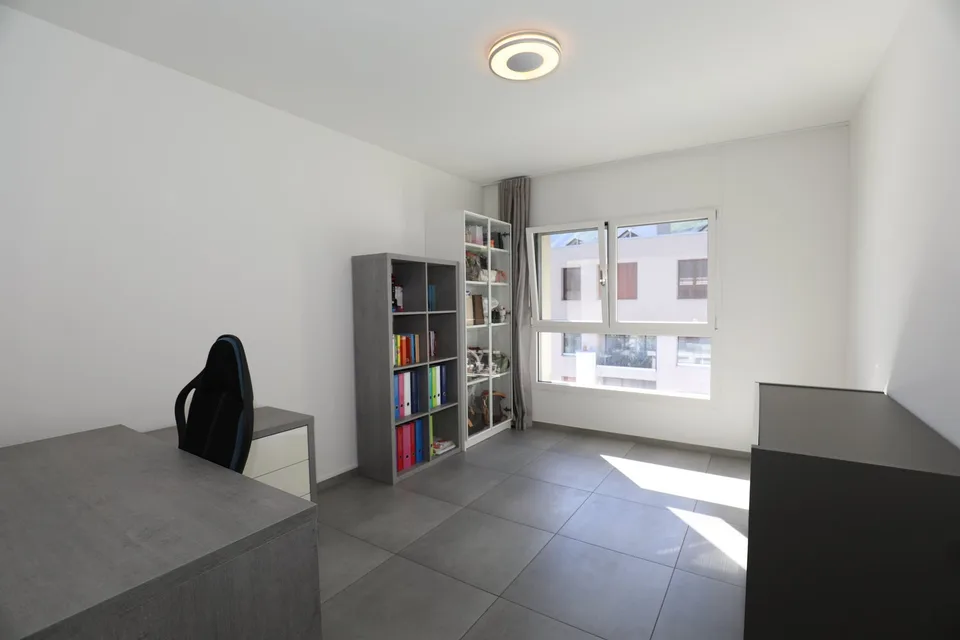 Modernes Appartement im letzten Stock mit offener Aussicht – Foto 16 von 23