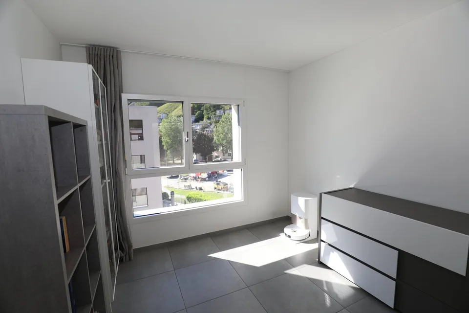 Modernes Appartement im letzten Stock mit offener Aussicht – Foto 17 von 23
