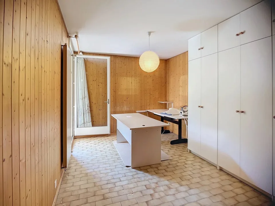 Zwei Schritte vom See entfernt - 72 m2 Wohnung zur Renovierung