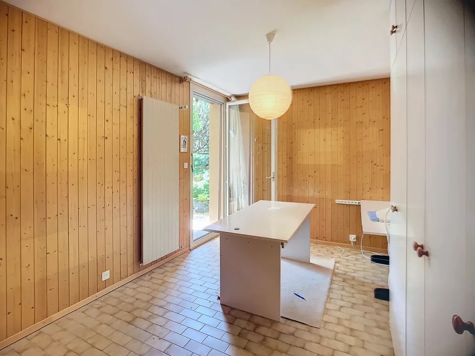 Two steps from the Lake - 2.5-room apartment to renovate – photo 4 of 13