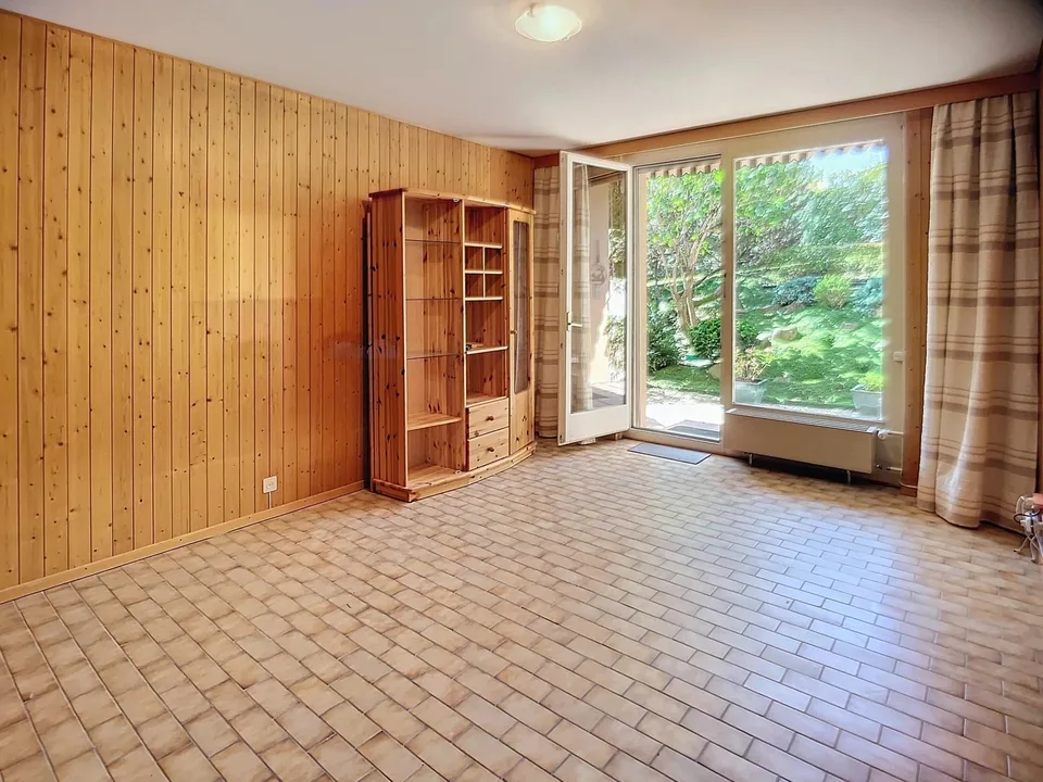 Two steps from the Lake - 2.5-room apartment to renovate – photo 10 of 13