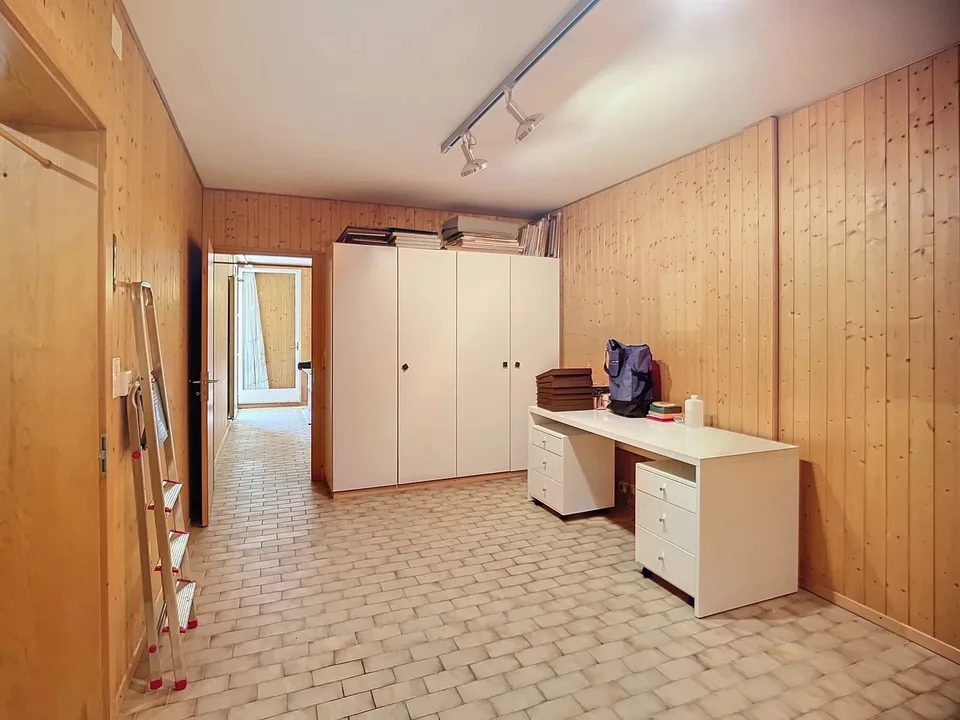 Two steps from the Lake - 2.5-room apartment to renovate – photo 3 of 13