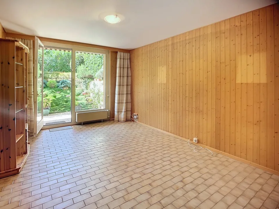 Zwei Schritte vom See entfernt - 72 m2 Wohnung zur Renovierung