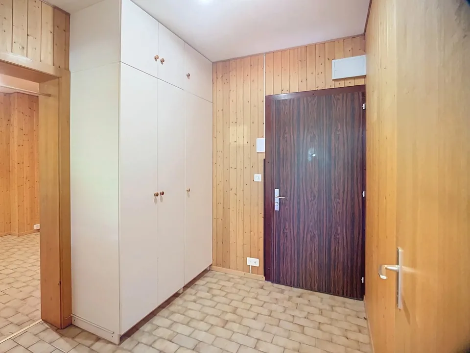 Two steps from the Lake - 2.5-room apartment to renovate – photo 2 of 13