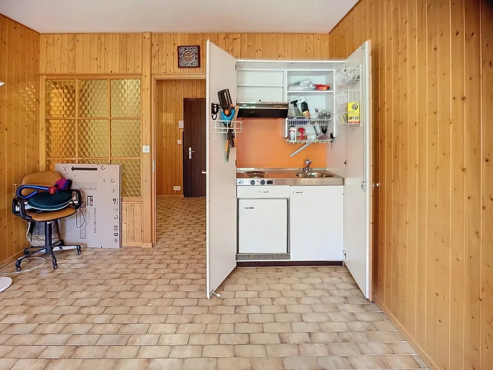 Two steps from the Lake - 2.5-room apartment to renovate – photo 7 of 13