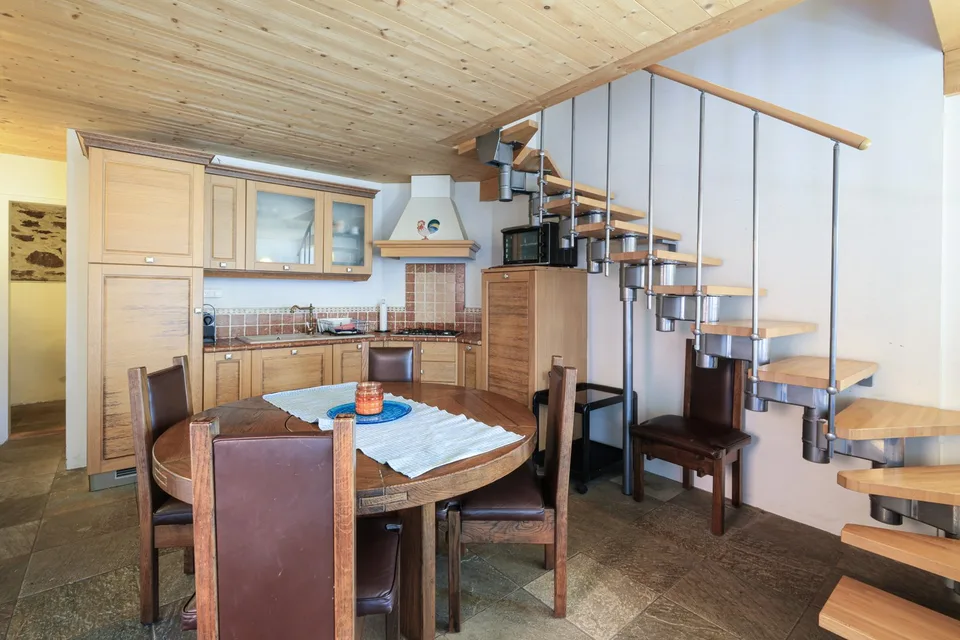 Rustico in erhöhter Lage von Brissago Monti