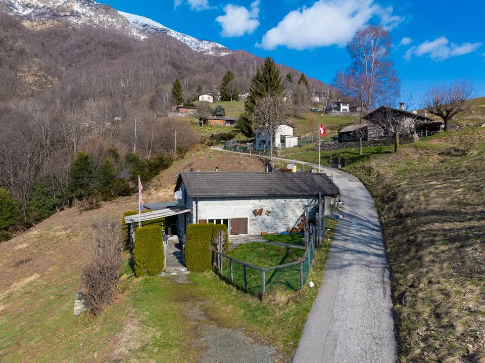Rustico in erhöhter Lage von Brissago Monti