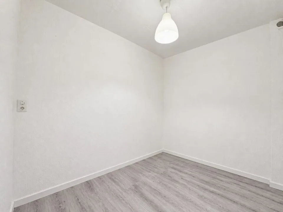 Semi-Detached House with 2 Apartments – photo 15 of 19