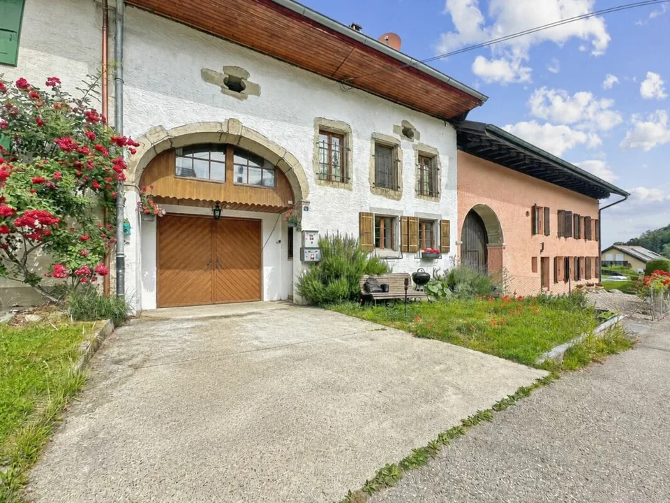 Casa Semidetached con 2 Appartamenti