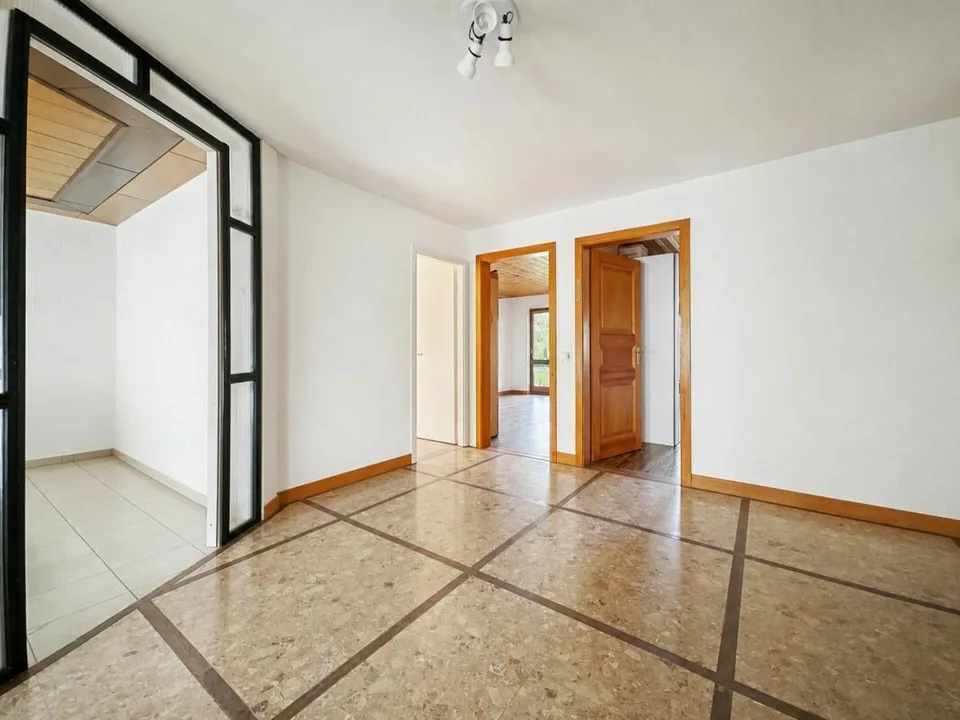 Semi-Detached House with 2 Apartments – photo 9 of 19