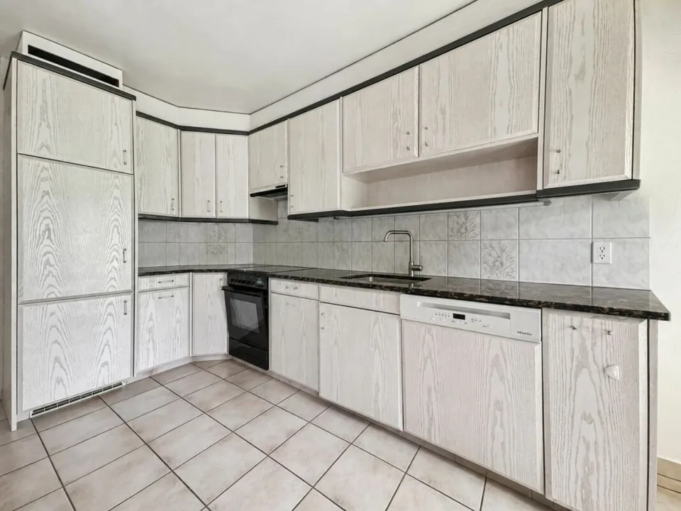 Semi-Detached House with 2 Apartments – photo 10 of 19