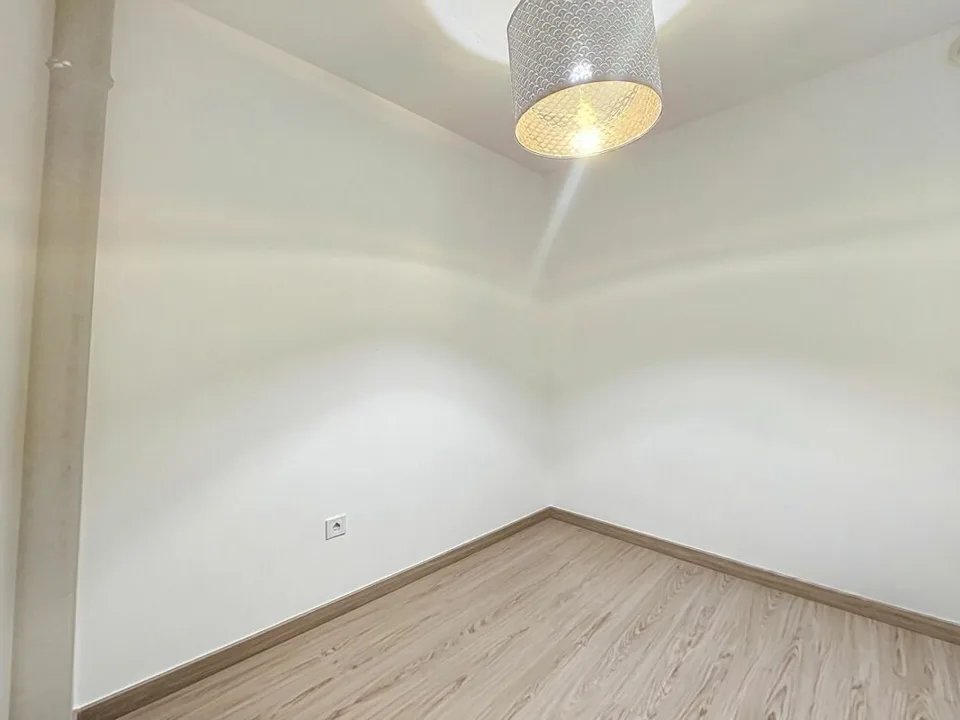 Semi-Detached House with 2 Apartments – photo 8 of 19