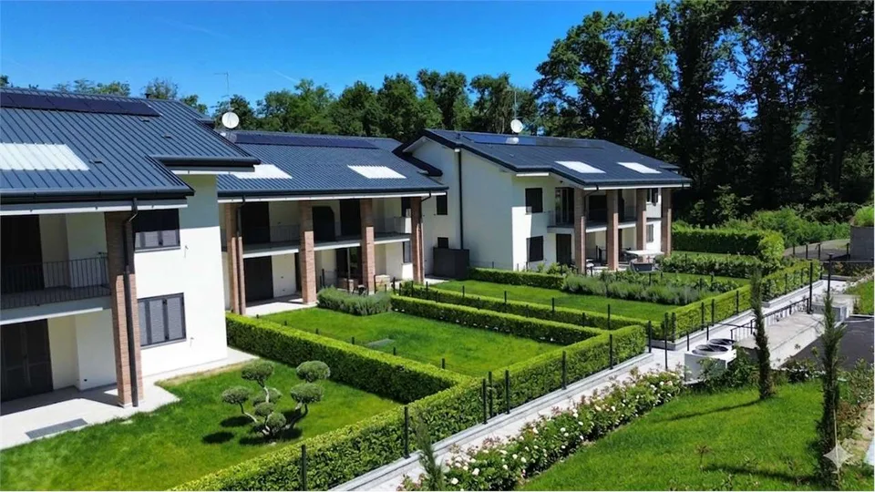 Bizzarone - Nuovo trilocale con terrazzo, piscina  di 150 mq