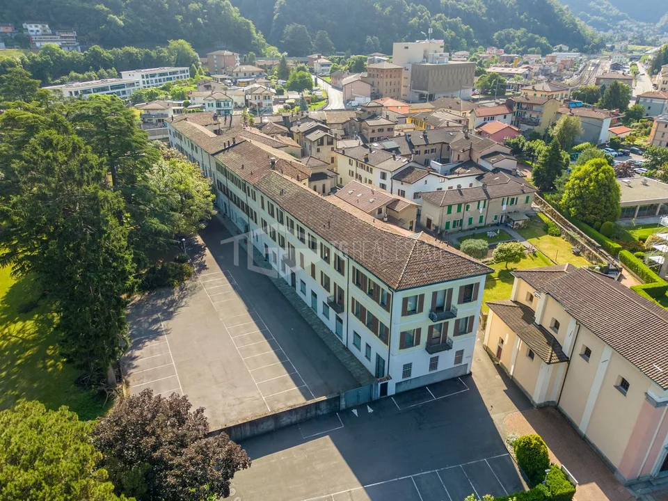 ATTICO CON VISTA LAGO IN ELEGANTE COMPLESSO STORICO