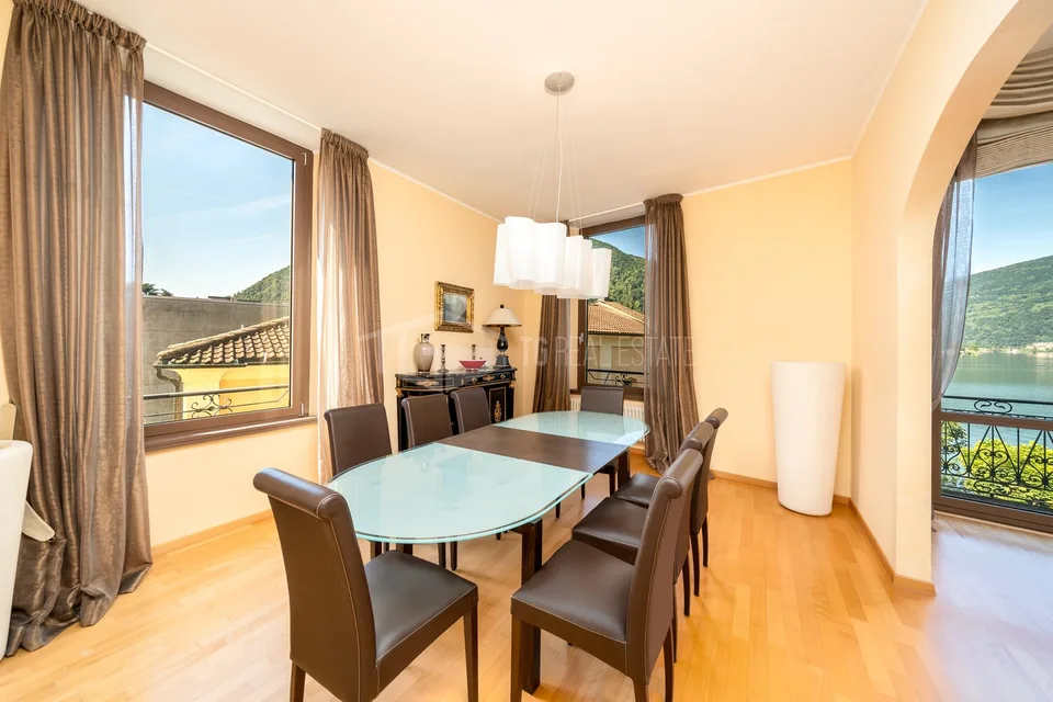 ATTICO CON VISTA LAGO IN ELEGANTE COMPLESSO STORICO