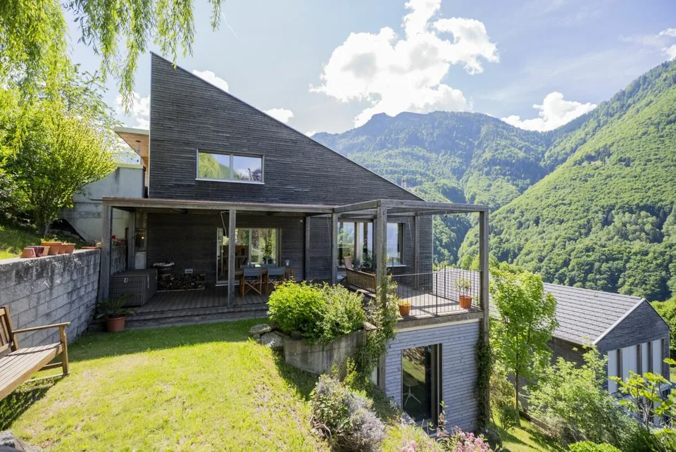 Design-Villa im Grünen mit atemberaubender Aussicht