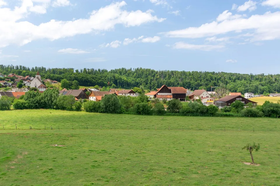 Charmantes 6.5-Zimmer-Dorfhaus in Coeuve