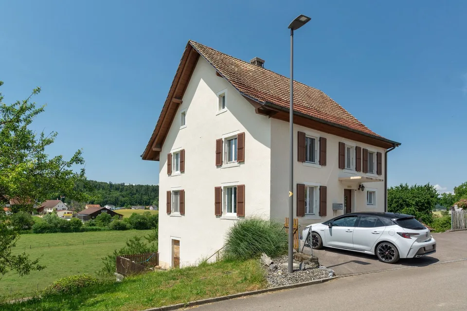 Charmante maison de village de 6.5 pièces à Coeuve