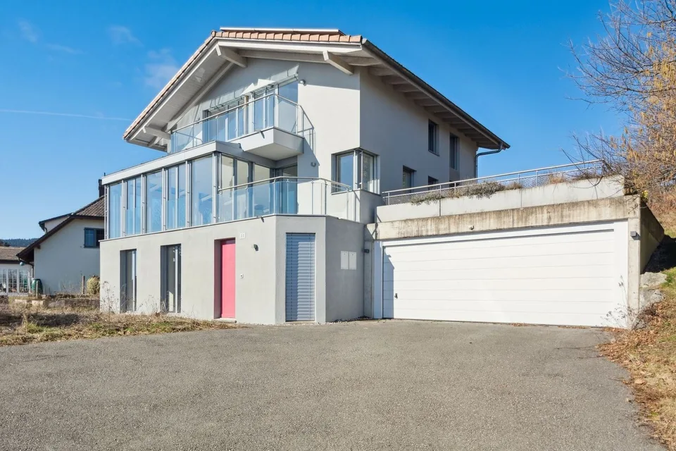 Casa indipendente con 6,5 locali e vista panoramica sui tre laghi