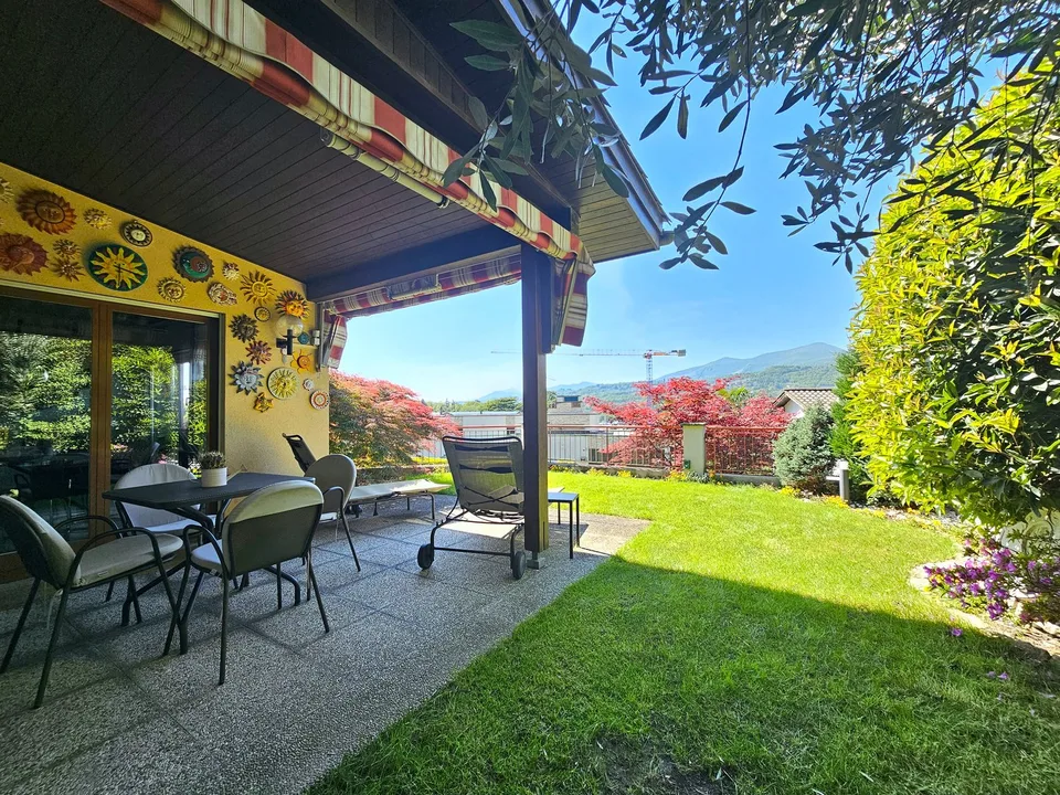 Mendrisio: Délicieuse maison unifamiliale contiguë avec splendide jardin et vue panoramique