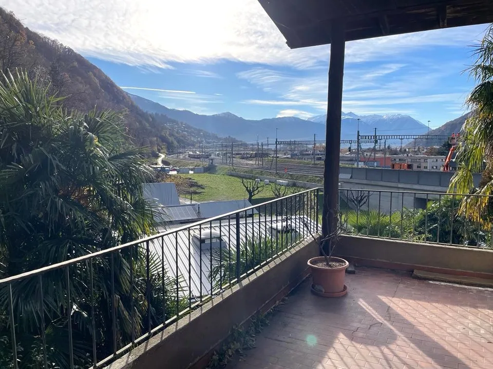Arbedo, grande casa 5.5 locali, vista aperta