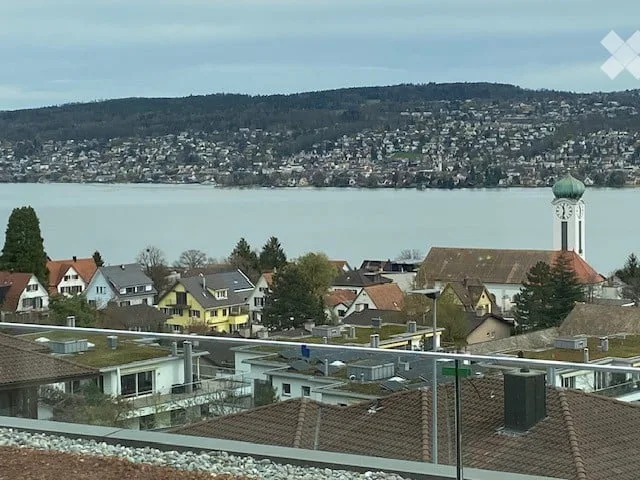 4,5 Zimmer Maisonette - Attikawohnung in Thalwil mit 180° Seesicht und hohem Eigentumsstandard
