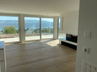 4,5 Zimmer Maisonette - Attikawohnung in Thalwil mit 180° Seesicht und hohem Eigentumsstandard