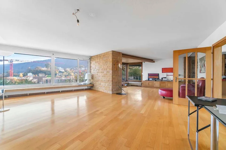 Ampia casa di architetto con appartamento separato e riserva di sfruttamento