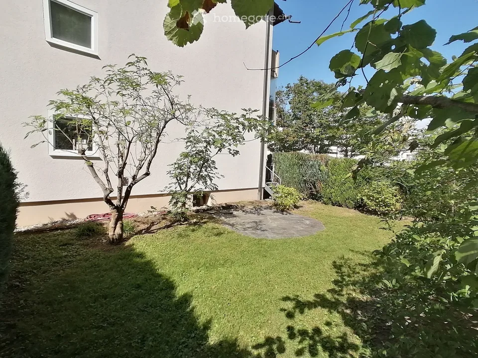 Charming 3.5-room apartment with balcony and private garden