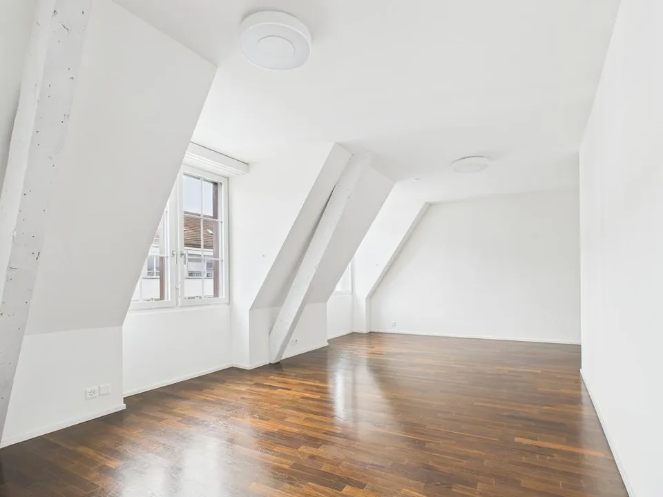 Appartamento mansardato moderno di 3,5 locali a Stampfenbachplatz