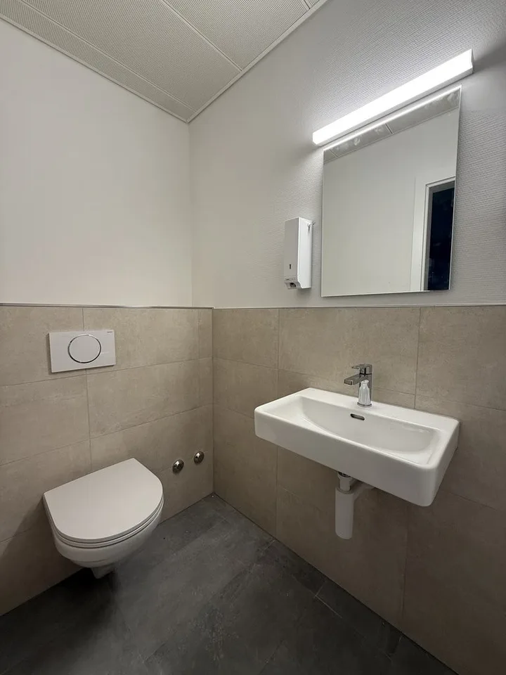 Neue Büro- oder Praxisfläche im Stadtzentrum zu vermieten! – Foto 10 von 12