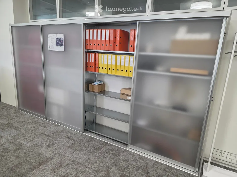 Bureau moderne - avec la reprise de tous les meubles et équipements incl. IT