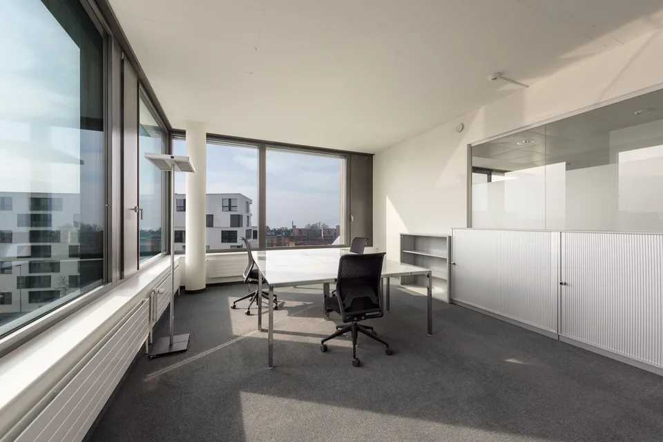 Helles und modern ausgebautes Büro zu vermieten (inkl. Reinigung, Strom und NK)