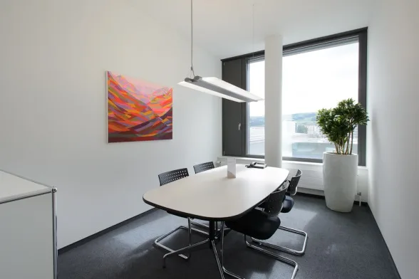 Helles und modern ausgebautes Büro zu vermieten (inkl. Reinigung, Strom und NK)