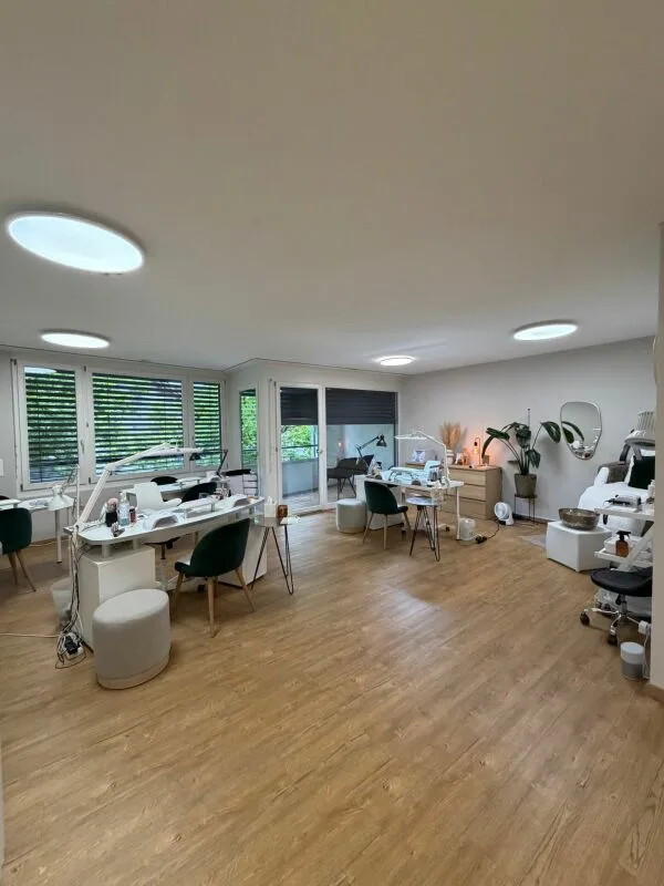 Top-Lage Rüti: Repräsentativer Raum für Kosmetikstudio, Massagepraxis oder Büro
